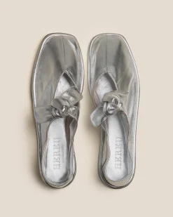 Llasada Metallic><noscript><img width=