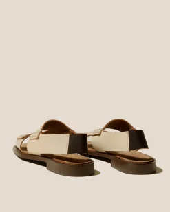 Llaut Square><noscript><img width=