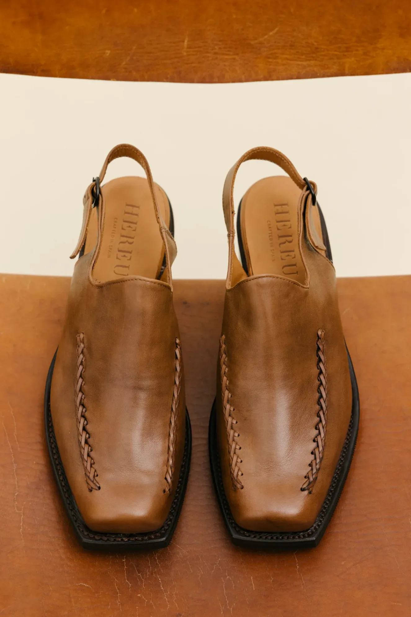 Saura>Hereu Studio Outlet