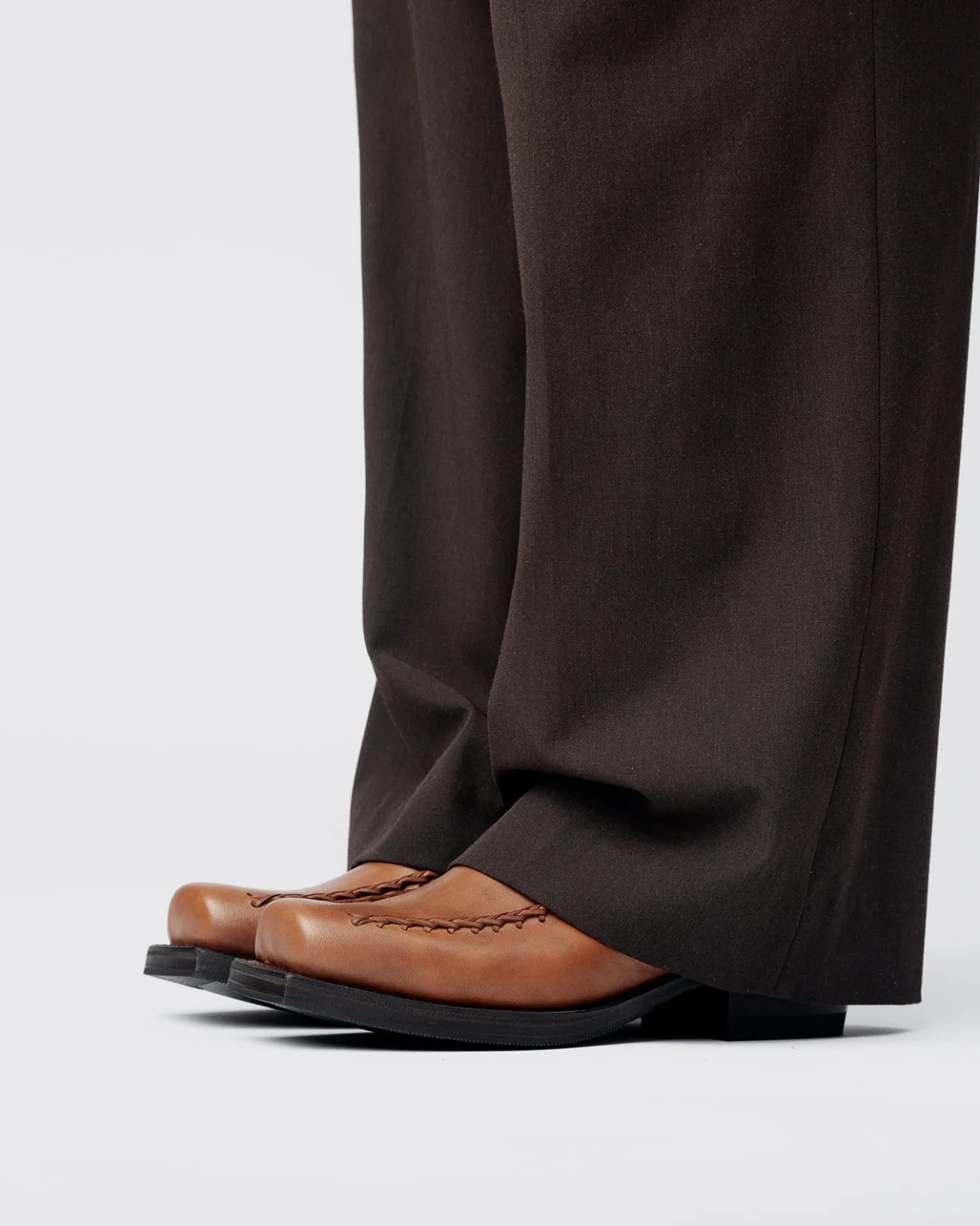 Saura>Hereu Studio Outlet