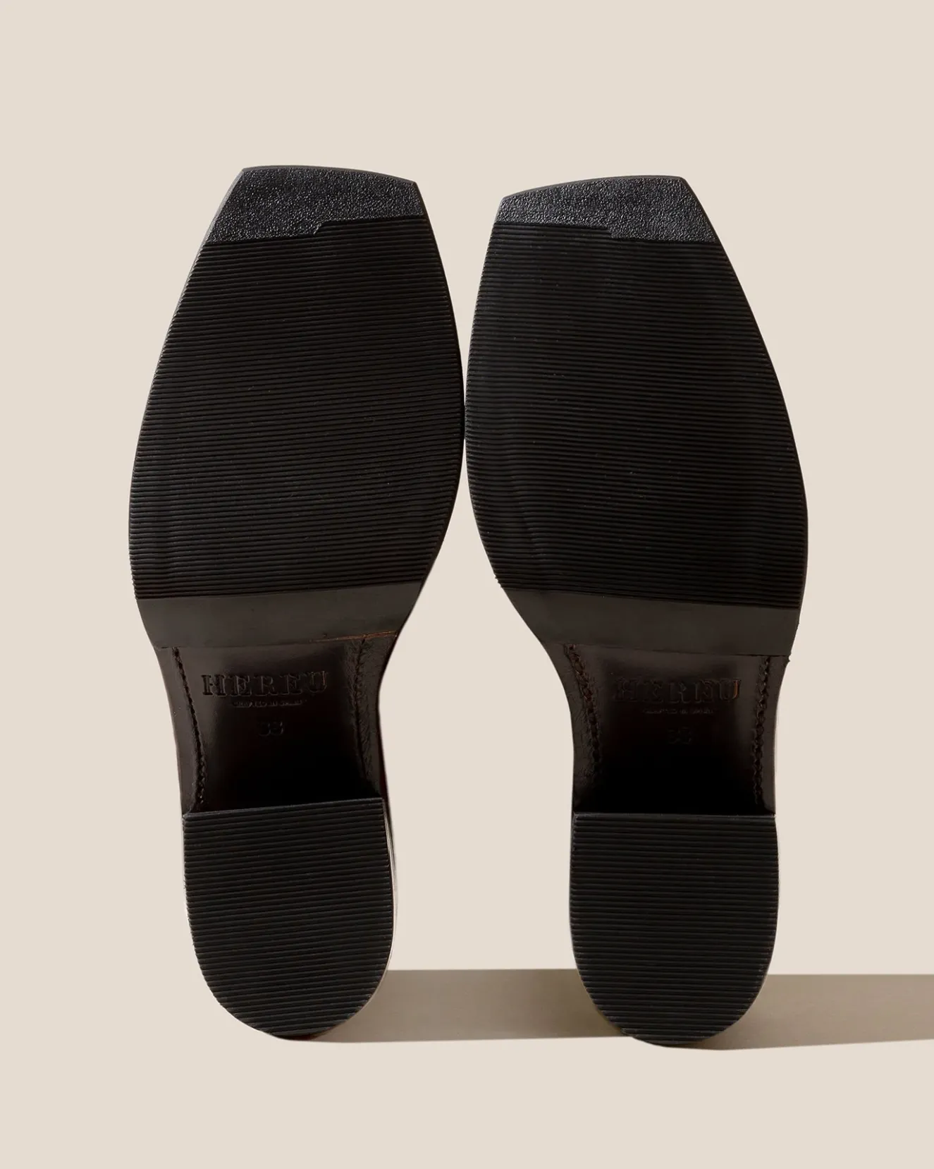 Saura>Hereu Studio Outlet